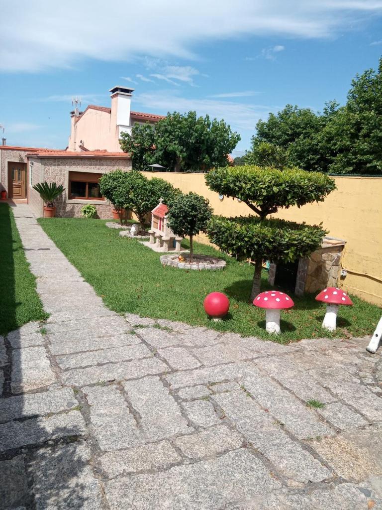 Casa con jardín en primera línea de playa photo 1