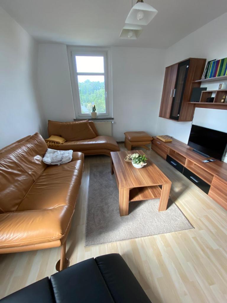 Geräumige Ferienwohnung im Grünen - Tap to explore photos