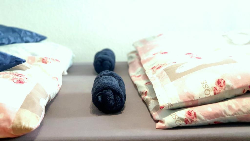 Room in City Center Halle with shared bathroom & kitchen - Free WiFi, Netflix, iPad & Ground floor photo 3