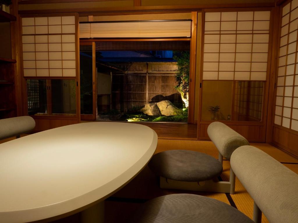 SUKIYA-zukuri Suehiro House - Tap to explore photos