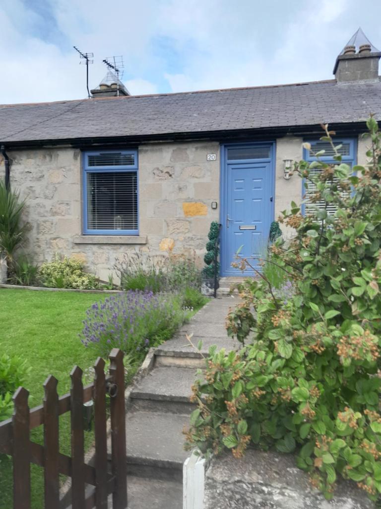WELCOMEHOUSE close to east beach, shops, restaurants and RAF base photo 1