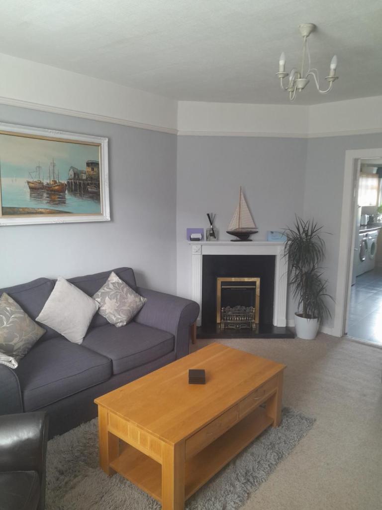 WELCOMEHOUSE close to east beach, shops, restaurants and RAF base photo 4