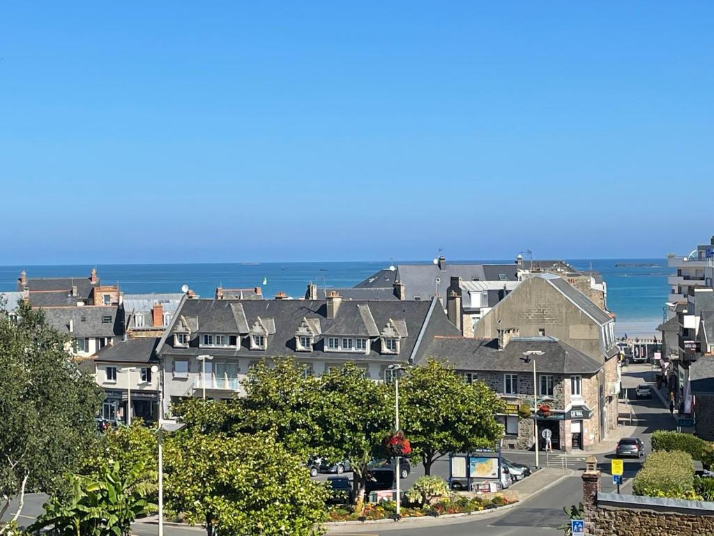 Studio calme avec terrasse vue mer photo 1