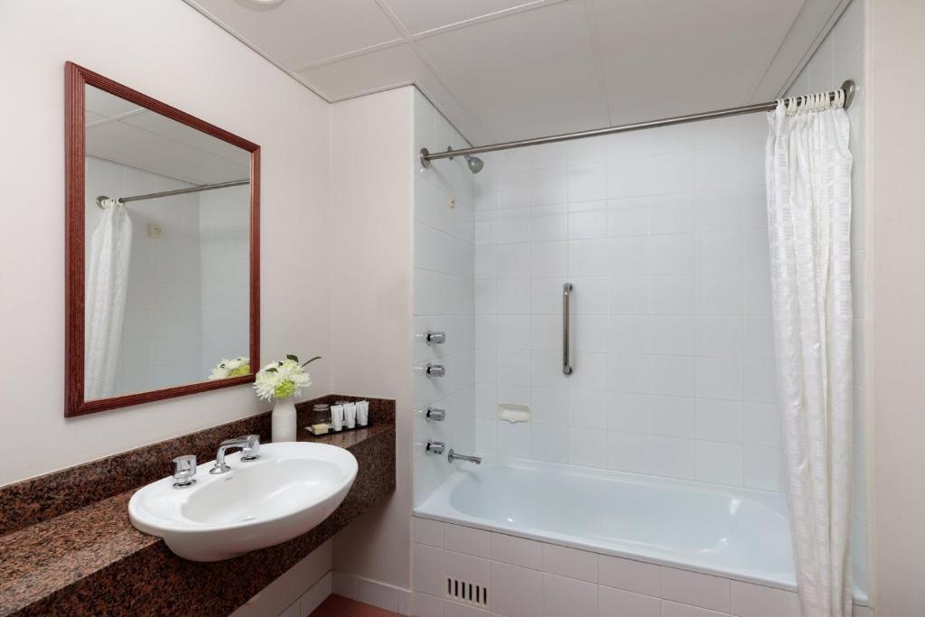 Rydges Bankstown photo 1