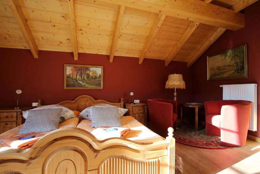Pension und Falknerei an der alten Schmiede photo 1