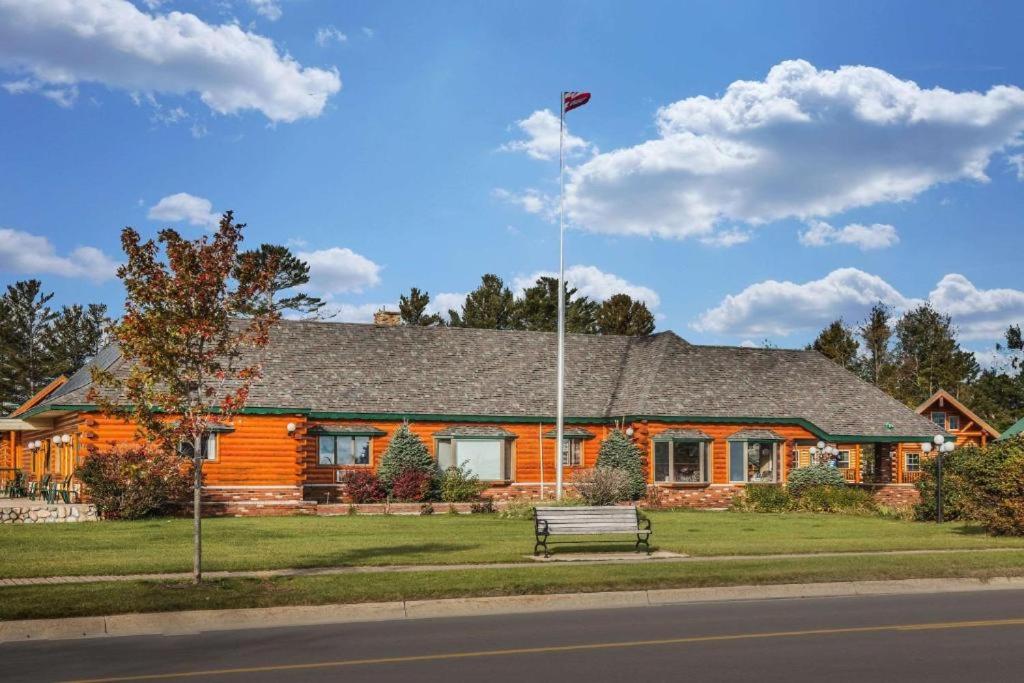 Mackinac Lodge image