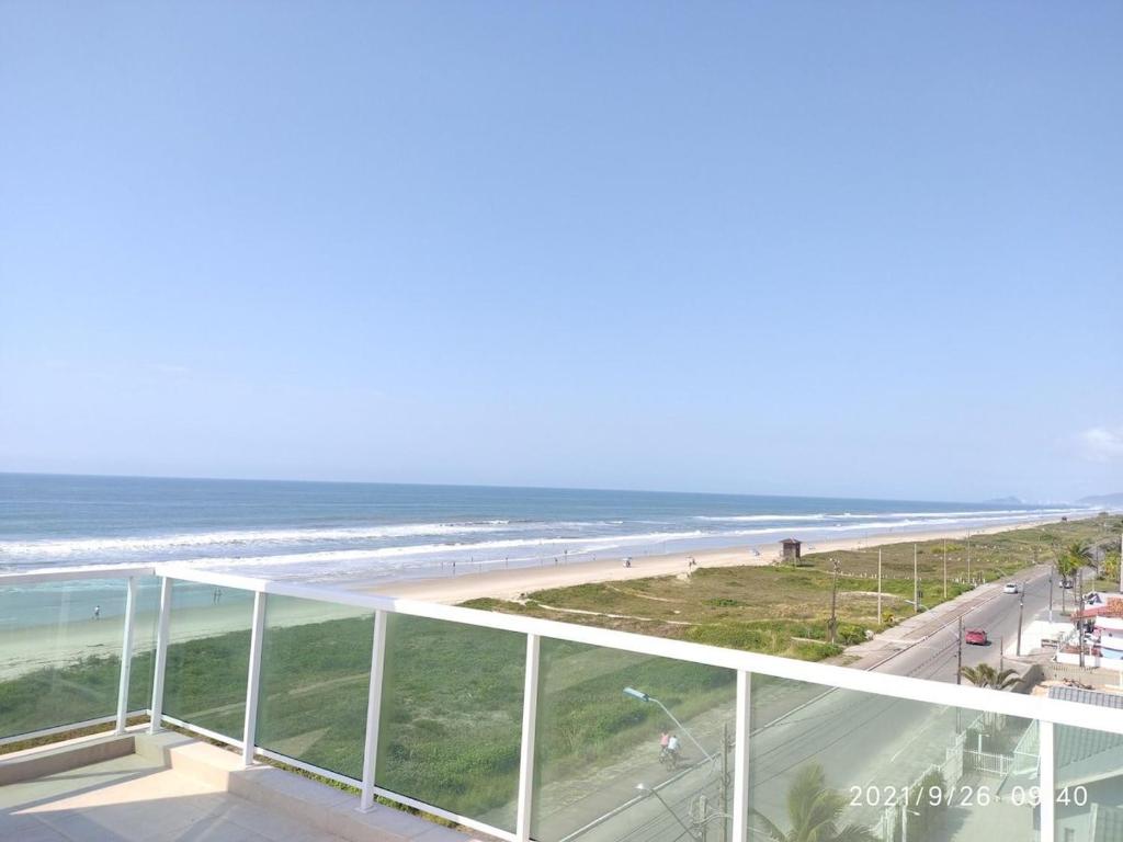 VIP Studio Beira Mar prédio com terraço em Matinhos