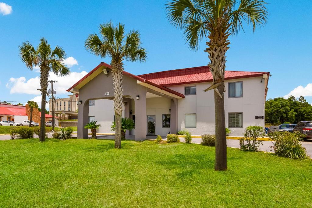 Red Roof Inn Crestview image