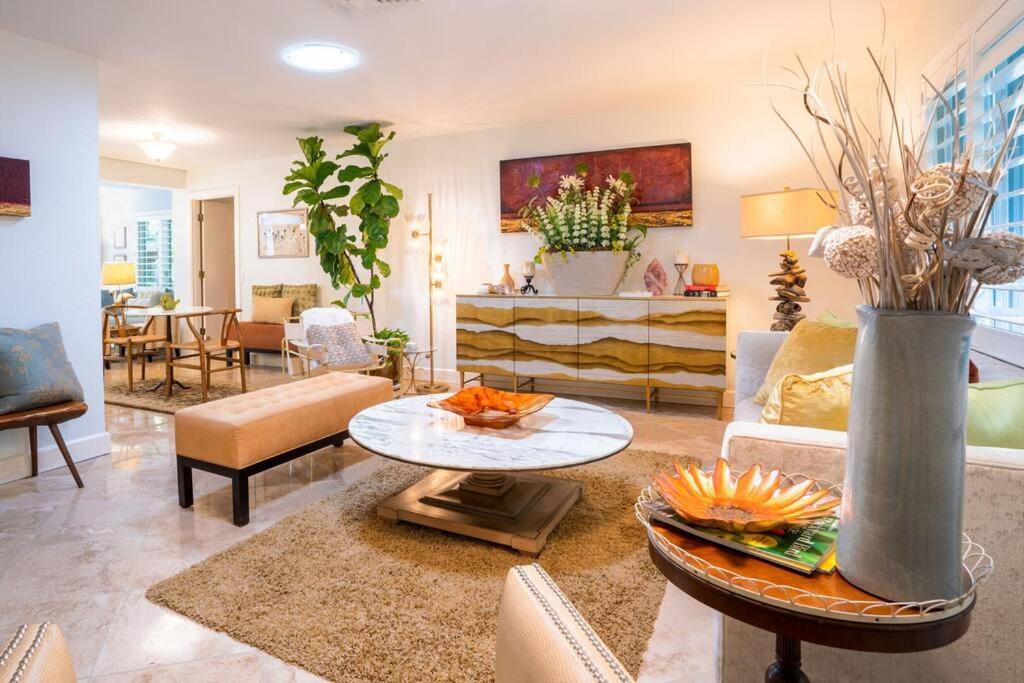 Get lost in the intoxicating relaxation of Siesta Key, in this luxurious private home. image