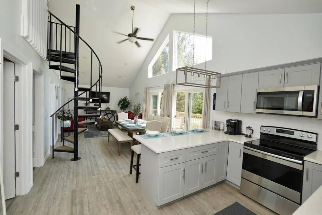 A gorgeous home, 5BR-2BT, perfect for your family! image