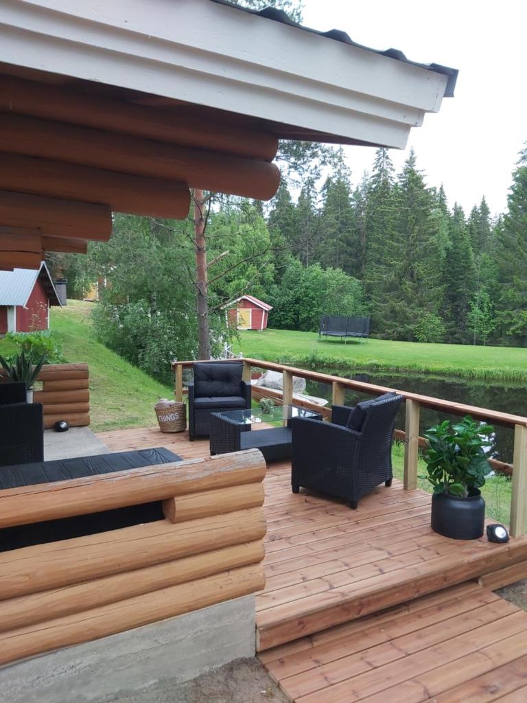 Hirsimökki ja makuuaitta photo 3