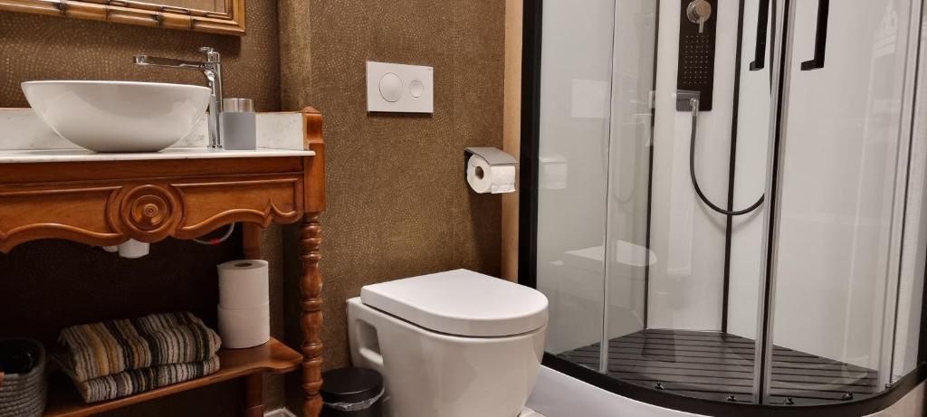 Logies La Chèvre Folle - Lodging & Cooking in Style with Shared Kitchen photo 2