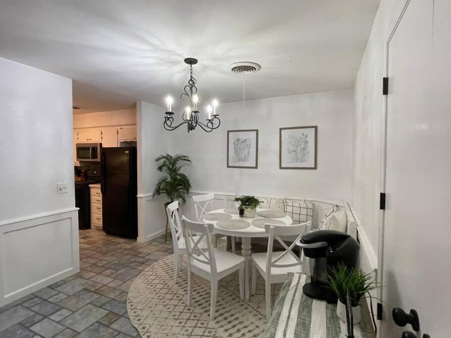 Sleeps 20 6 BR Duplex near PD Canyon Dinning photo 4