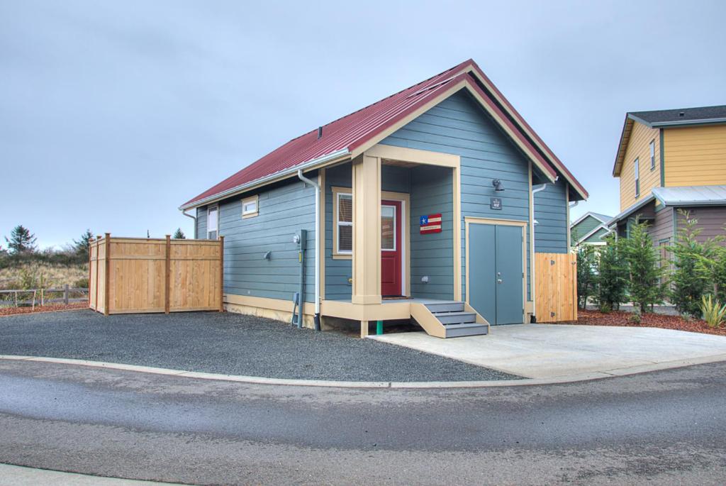Sea Stars & Stripes - Oyhut Bay Seaside Village photo 3