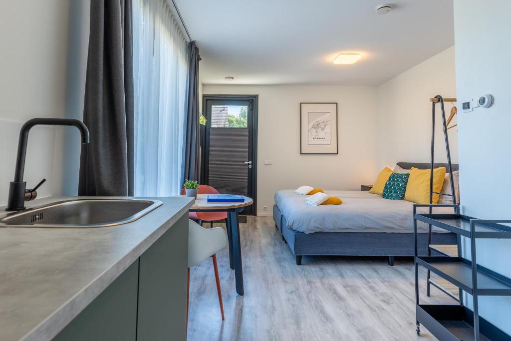 Roosjesweg 2 Luxe gastenkamer 400 meter van strand met parkeerplaats photo 3