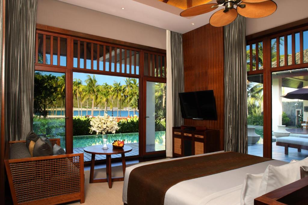 Вилла (Вилла с 2 спальнями и бассейном - Рядом с пляжем), Anantara Sanya Resort & Spa