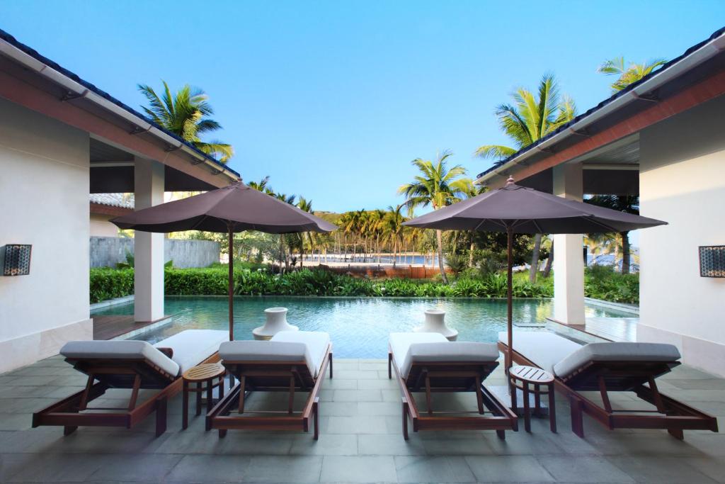 Вилла (Вилла с 2 спальнями и бассейном - Рядом с пляжем), Anantara Sanya Resort & Spa