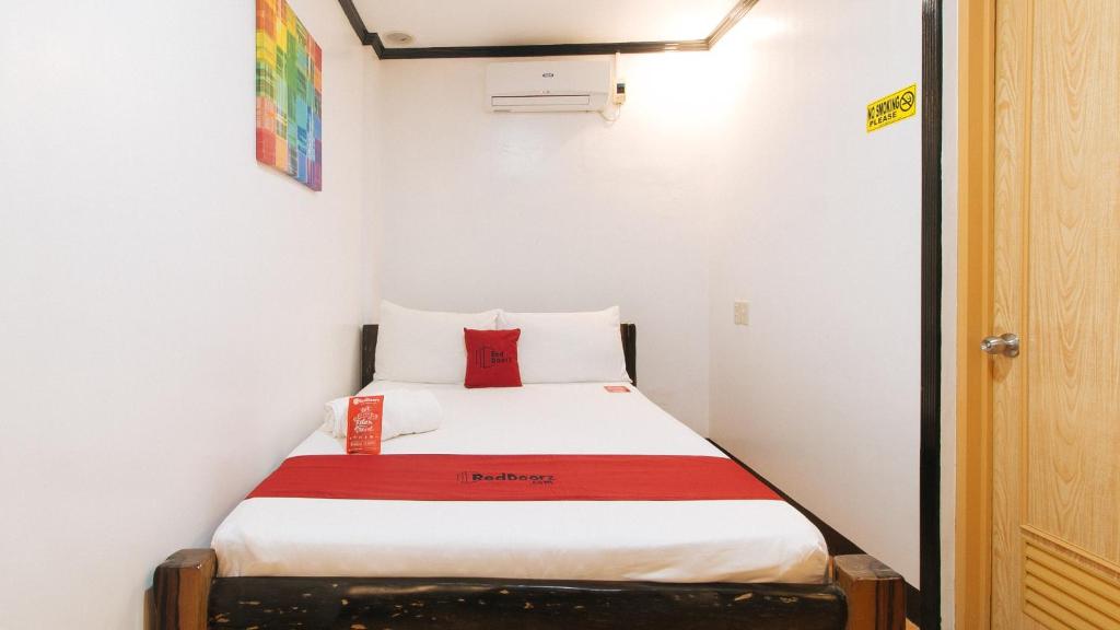 RedDoorz La Sefa Hotel and Resort Atimonan photo 2