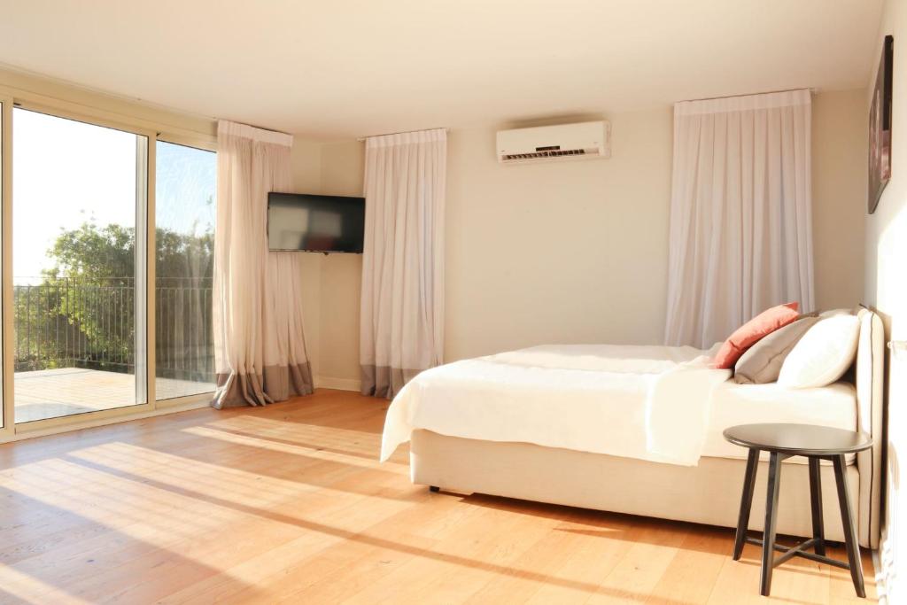 Gorgeous Mansion by Caesarea's Greatest Beach-hosted by Sweetstay photo 3