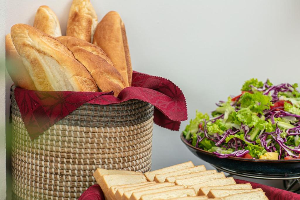 Hanoi Airport Suites Hostel & Travel