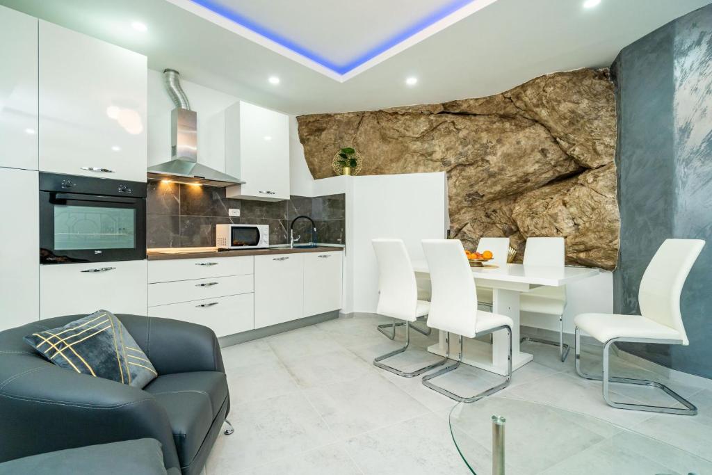 Hidden Gem Apartment photo 2
