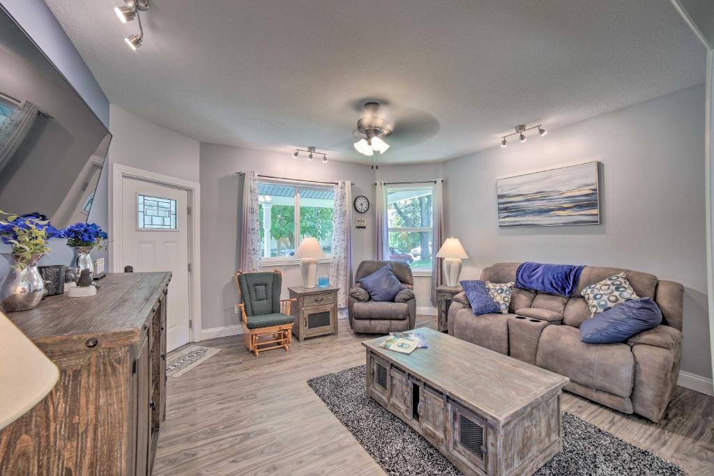 Spacious Fort Wayne Condo with Porch and Storage! photo 4