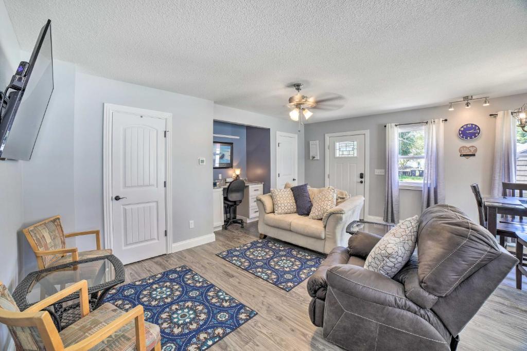 Fort Wayne Getaway - Family and Pet Friendly! photo 2