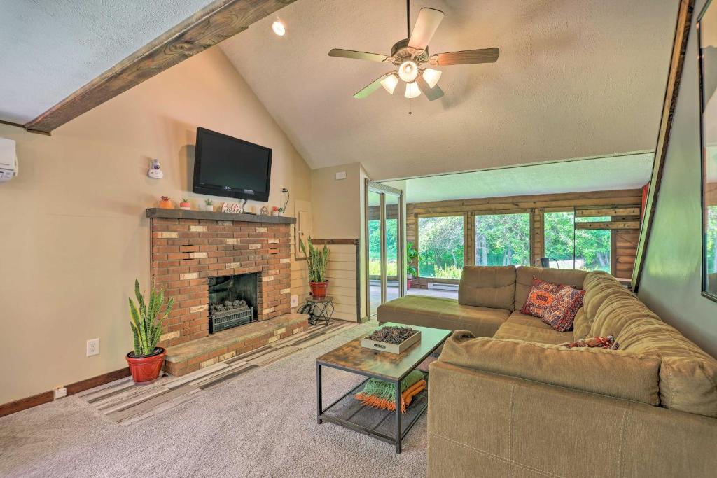 Albrightsville Home with Hot Tub Near Lake Harmony photo 2