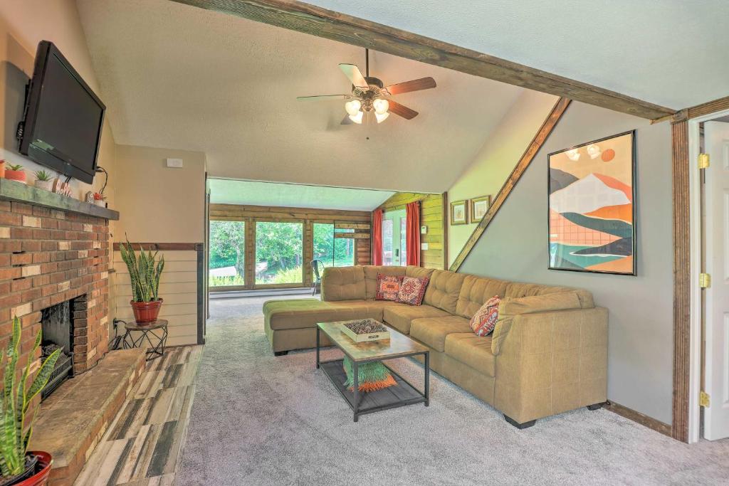 Albrightsville Home with Hot Tub Near Lake Harmony photo 3