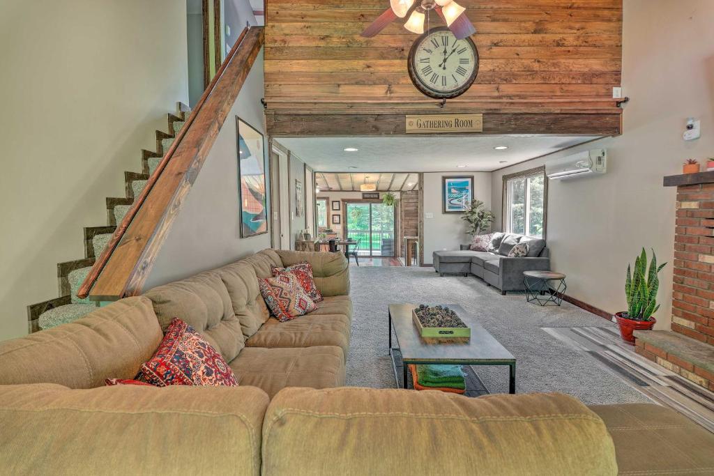 Albrightsville Home with Hot Tub Near Lake Harmony photo 4