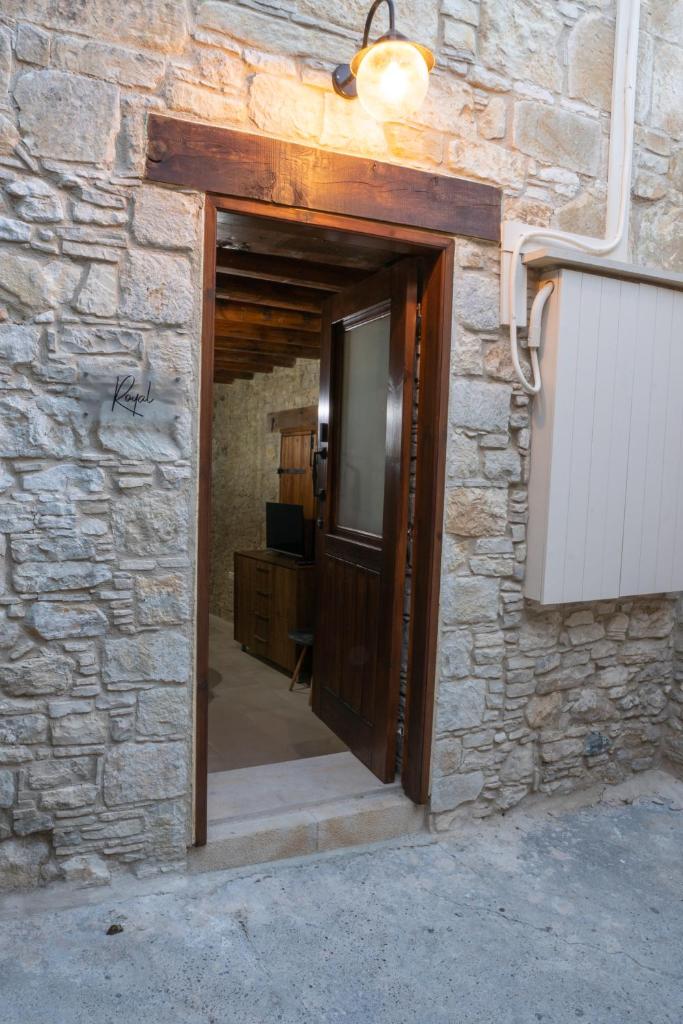 Eidyllio Luxury Suites Omodos photo 3