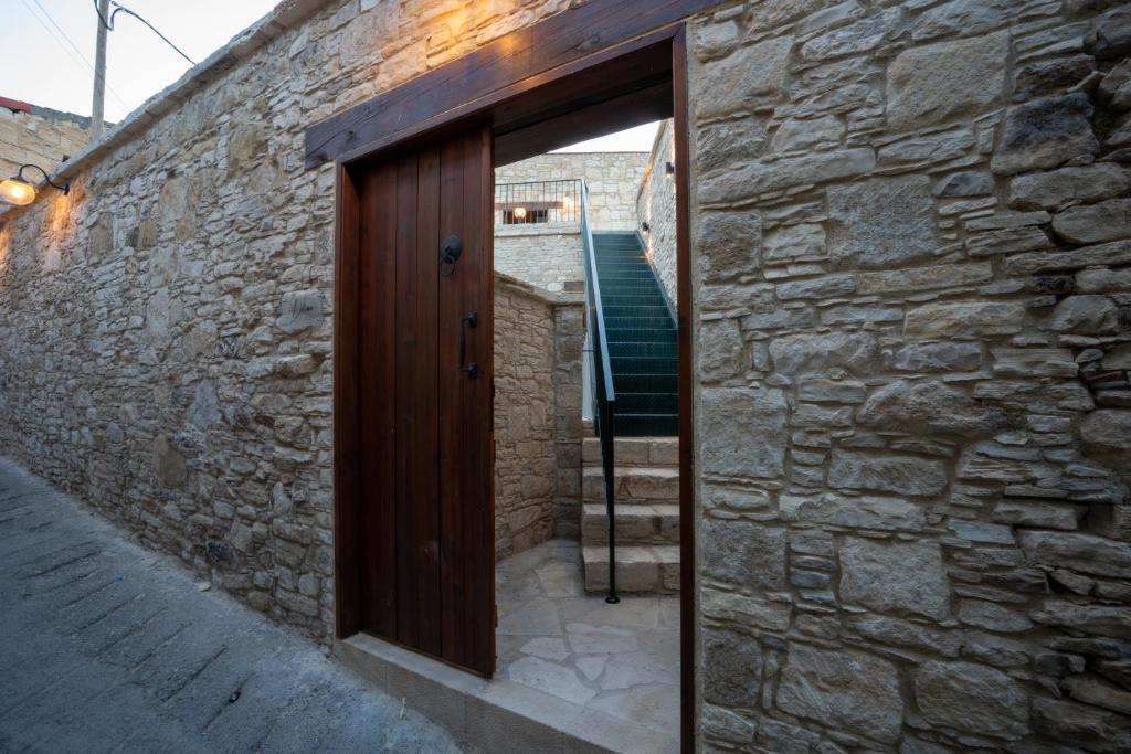 Eidyllio Luxury Suites Omodos photo 4
