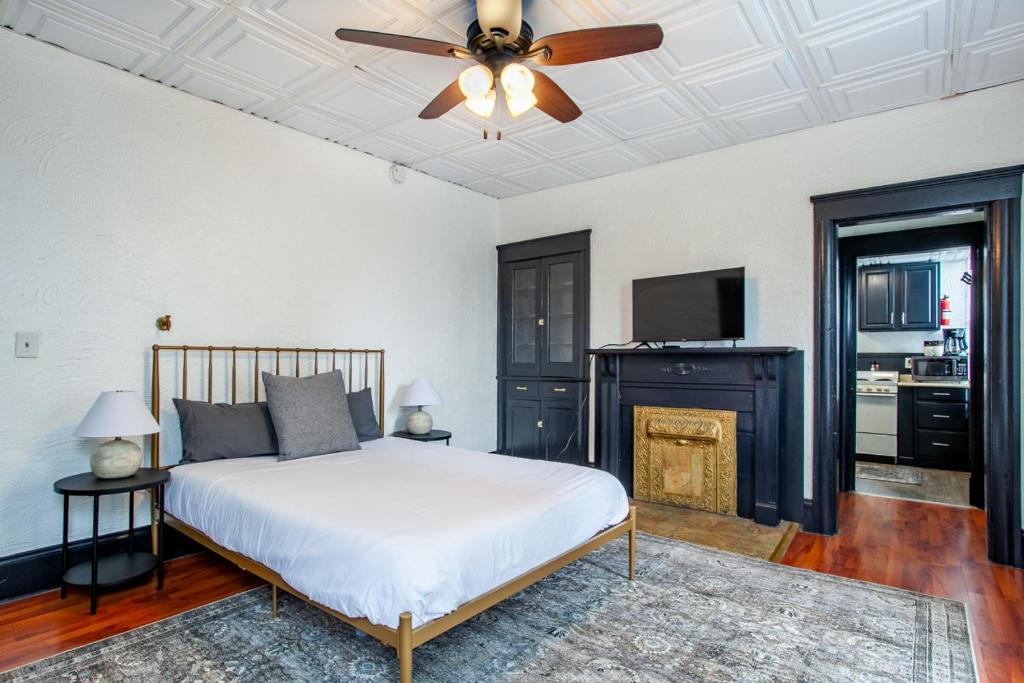 Historic Loft 5 minutes to downtown image