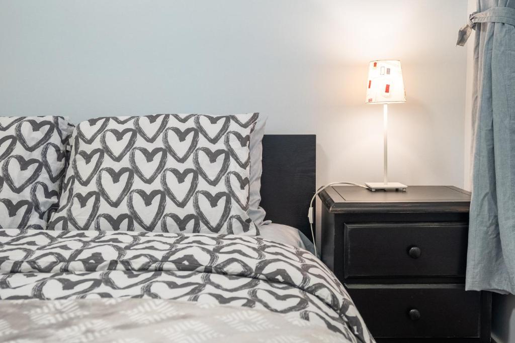 Adorable 1-bedroom suit with independent entrance photo 2
