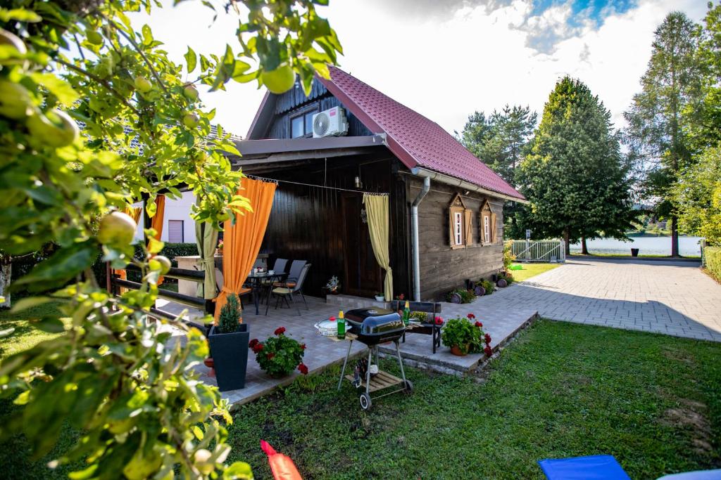 KućA na obali Jezera Sabljaci. photo 3