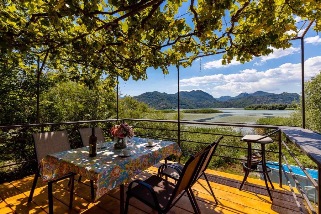 Lake House Buric photo 1