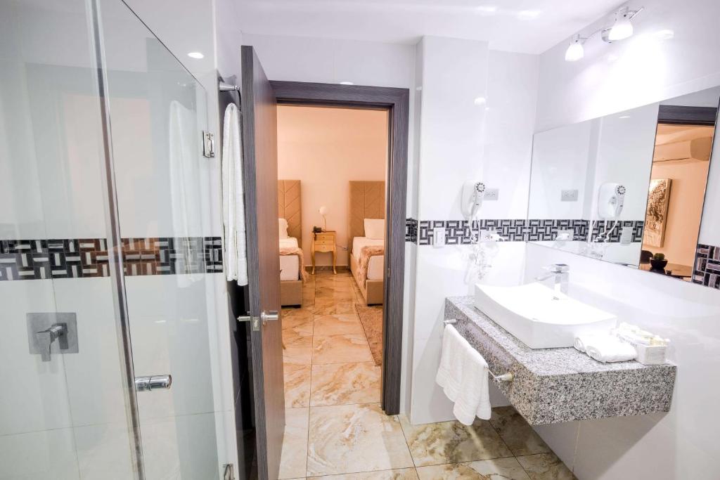 Basha Hotel & Restaurant photo 4