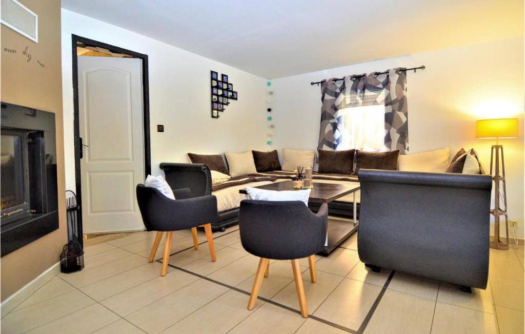 Beautiful Home In Sauveterre With Outdoor Swimming Pool, Wifi And 6 Bedrooms photo 1