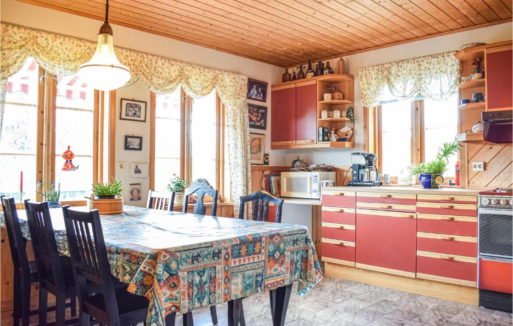 Awesome Home In Lonevg With 4 Bedrooms And Wifi photo 4