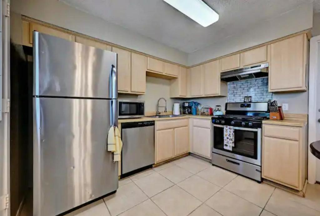 Pet Friendly Modern 3BR 25BA Nearby Park &Trail - Smoke photo 4