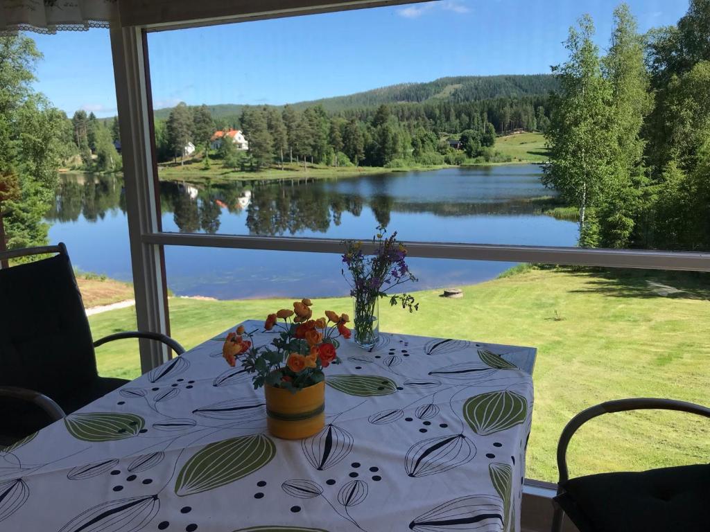 Mysigt fritidshus och annex med eget sjöläge! photo 1