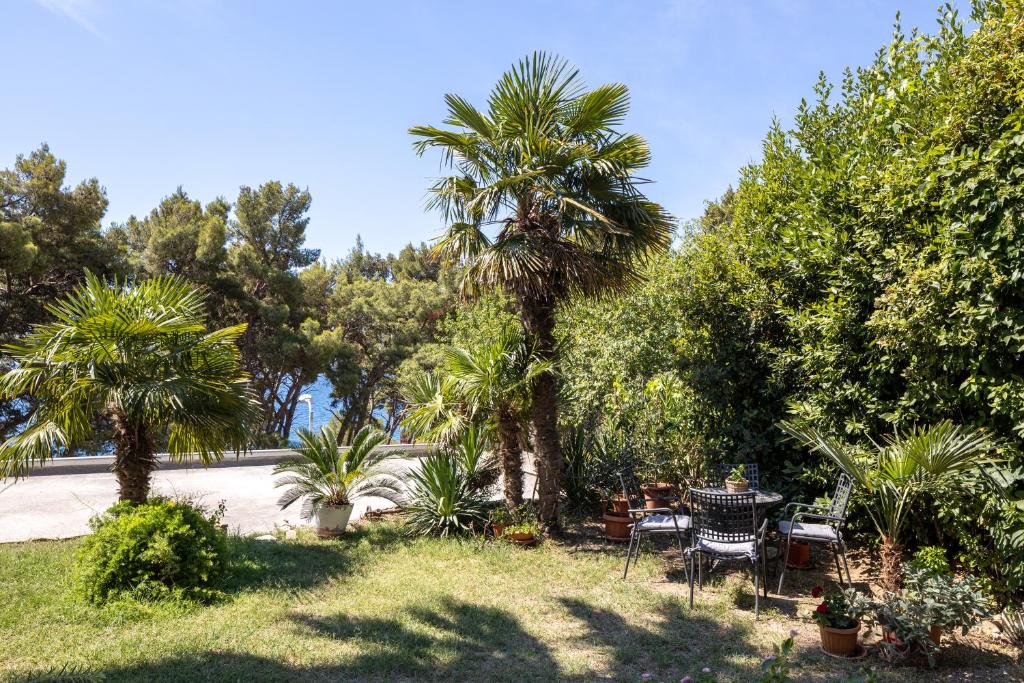 Sea View & Beach Luxury Palm Garden Split Apartment photo 3