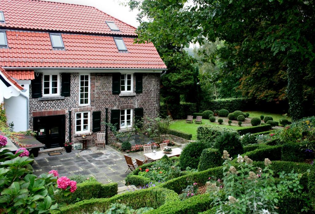 Landhaus in idyllischer, ruhiger Lage und Flughafennahe