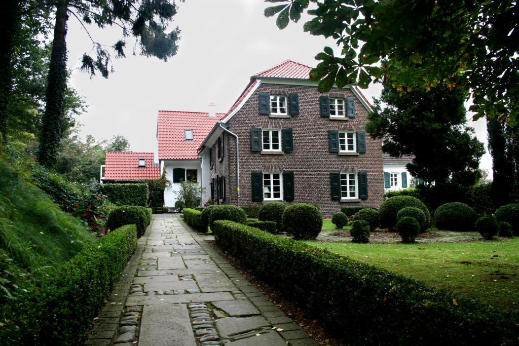 Landhaus in idyllischer, ruhiger Lage und Flughafennähe photo 2
