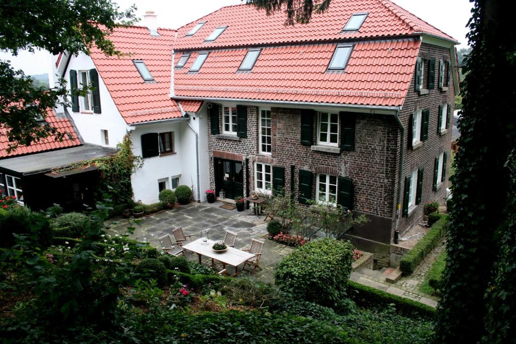 Landhaus in idyllischer, ruhiger Lage und Flughafennähe photo 1