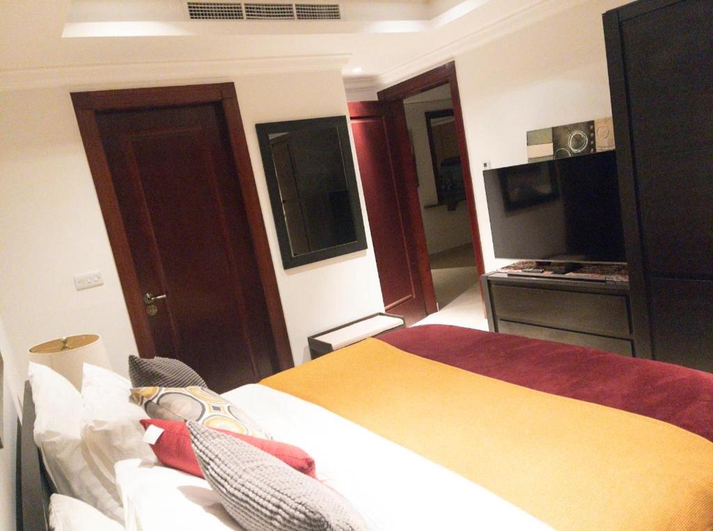 Luxury 2 bedroom Apt in The Pearl with Marina view photo 2