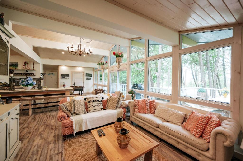 Sunflower Shores - South Bruce Peninsula - Bright Chalet on Lake Huron Once Upon A Stay photo 1