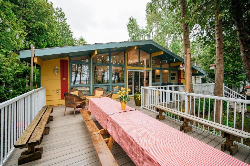 Sunflower Shores - South Bruce Peninsula - Bright Chalet on Lake Huron Once Upon A Stay photo 2