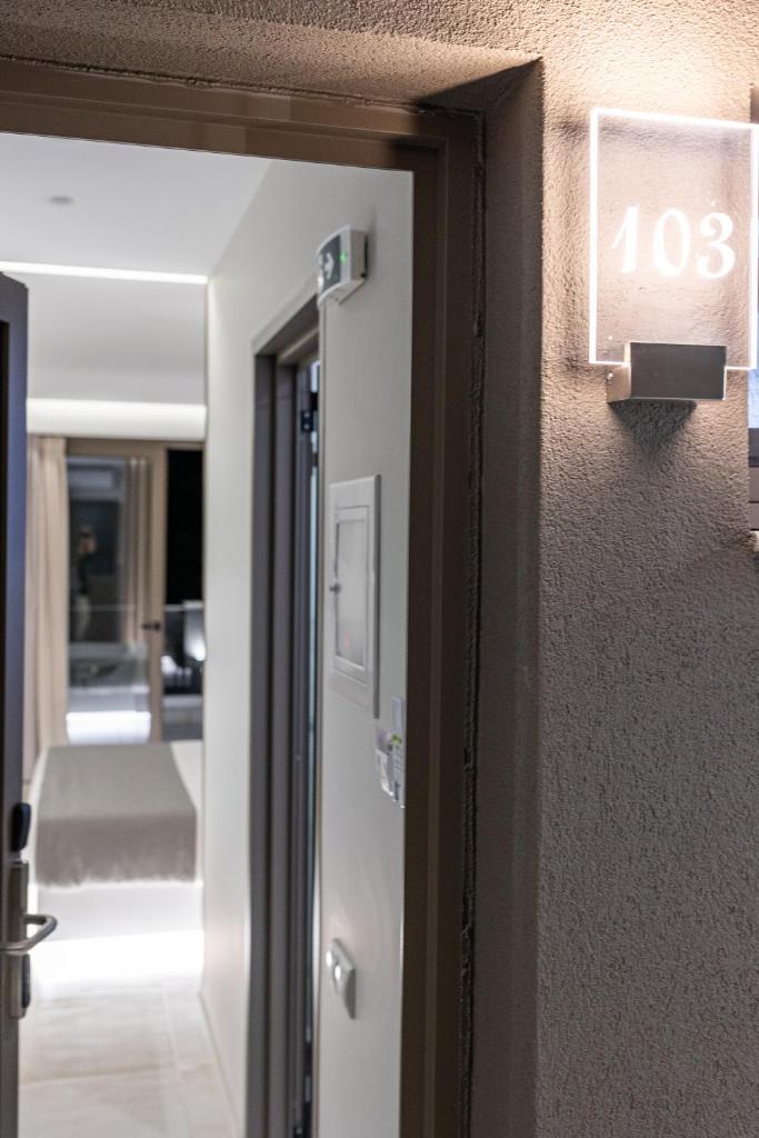 Ammos Luxury Apartments photo 4