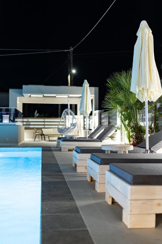 Ammos Luxury Apartments photo 2